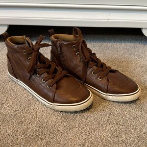 Boys Cat & Jack shoes. Size 5. Great condition!